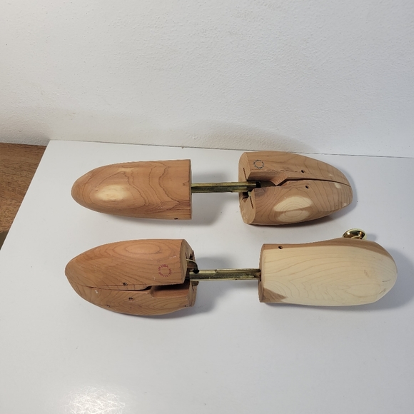 Mens Cedar Split toe Shoe Tree Fits a at least a size 10 Made in USA - Picture 6 of 6